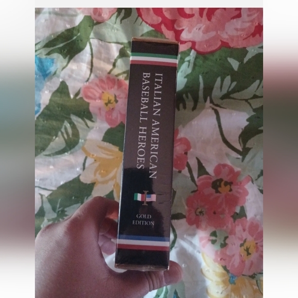 Italian American Baseball Heroes 100 Card Factory Sealed Set Gold Edition - Picture 4 of 4